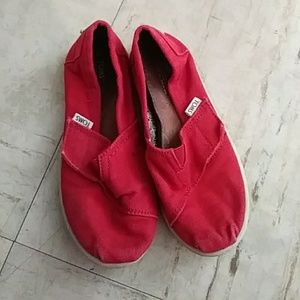 Toms